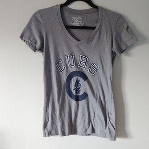 ⚾ Chicago Cubs Vintage Cubbie Bear V-neck T-shirt